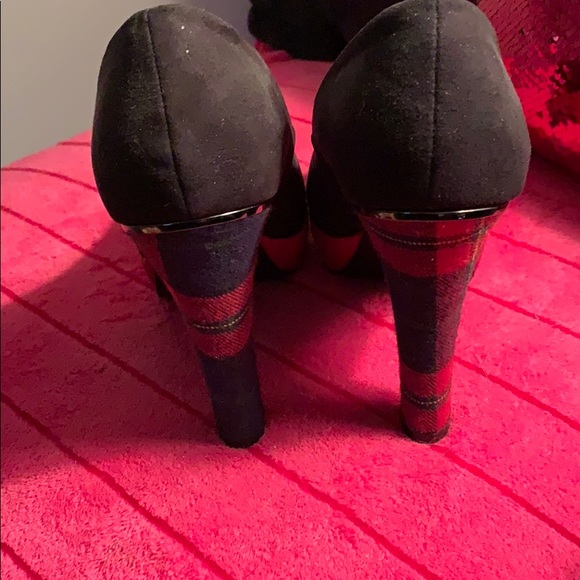 Black and tartan heels - Picture 3 of 4